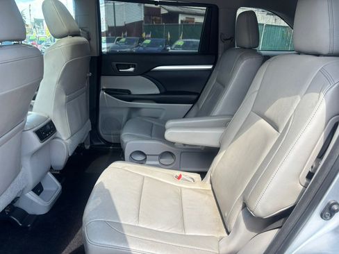 Used 2014 Toyota Highlander XLE AWD/4WD image 33