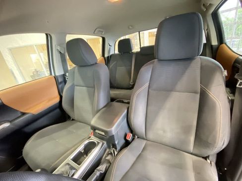 Used 2019 Toyota Tacoma SR5 AWD/4WD image 14