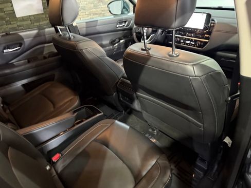 Certified 2025 Nissan Pathfinder SL w/ SL Premium Package FWD image 34