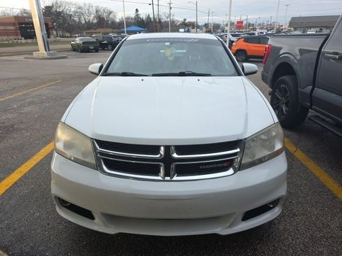 Used 2012 Dodge Avenger SXT image 3