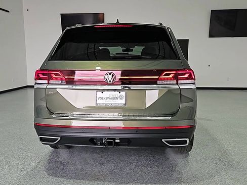 New 2026 Volkswagen Atlas SE FWD image 8