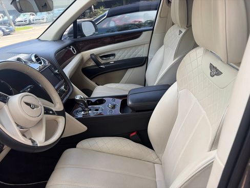 Used 2018 Bentley Bentayga AWD/4WD image 6
