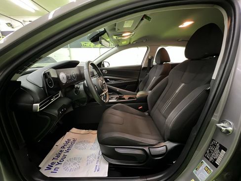 Used 2023 Hyundai Elantra SEL w/ Convenience Package FWD image 16