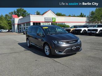 Used 2017 Chrysler Pacifica Touring-L w/ Tire & Wheel Group FWD video 1