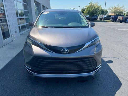 Certified 2024 Toyota Sienna XLE AWD/4WD image 3