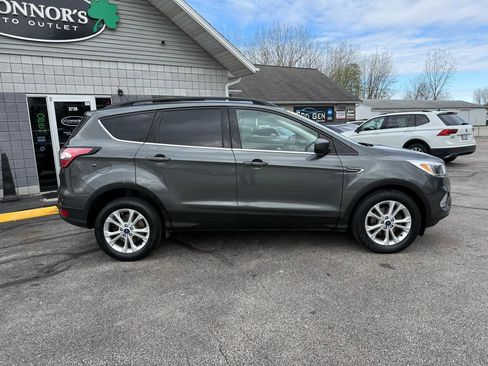Used 2018 Ford Escape SE w/ SE Sync 3 Package FWD image 2