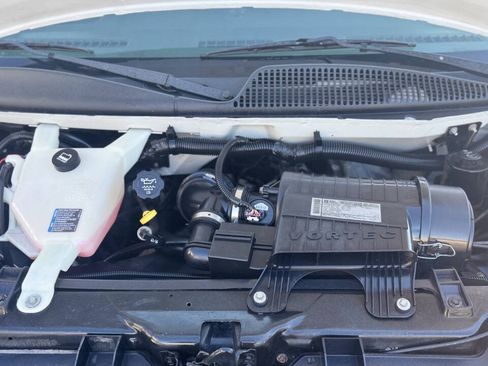 Used 2010 Chevrolet Express 3500 RWD image 37