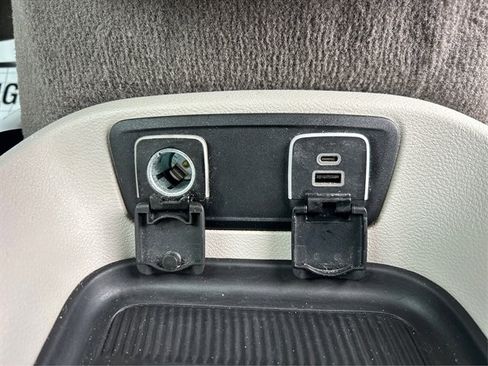 Used 2021 Chrysler Pacifica Touring-L image 41