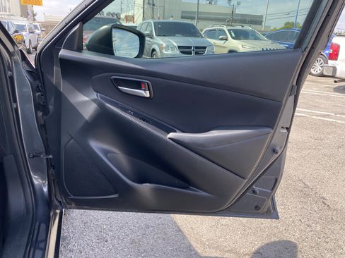 Used 2020 Toyota Yaris LE image 25