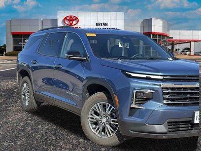 Used 2025 Chevrolet Traverse LT w/ Driver Confidence Package