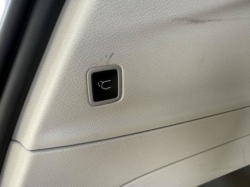 Used 2023 Chrysler Pacifica Touring-L FWD image 25