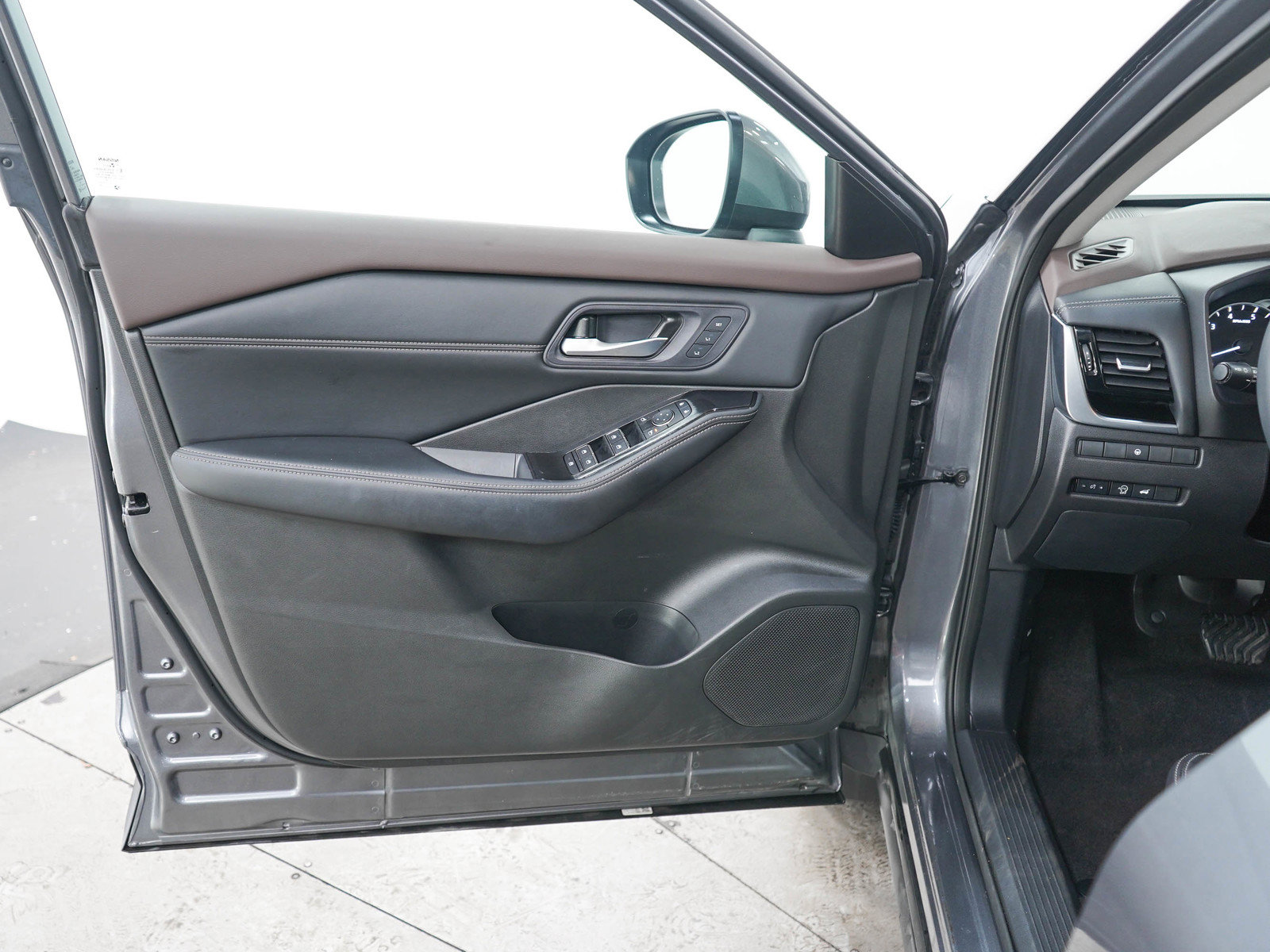 Used 2023 Nissan Rogue SL AWD/4WD image 18
