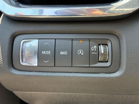 Used 2025 GMC Acadia Elevation w/ Elevation Premium Package AWD/4WD image 38