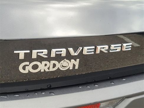 Used 2025 Chevrolet Traverse LT image 19