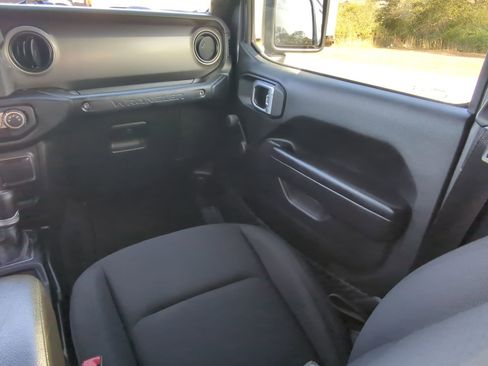 Used 2021 Jeep Wrangler Unlimited Sport image 15