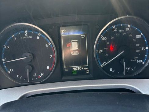 Used 2018 Toyota RAV4 LE w/ All Weather Liner Package AWD/4WD image 15