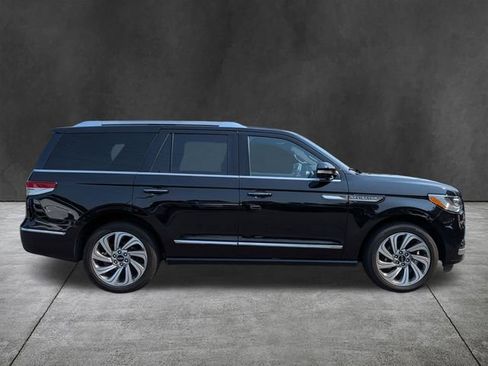 Used 2023 Lincoln Navigator Reserve AWD/4WD image 4