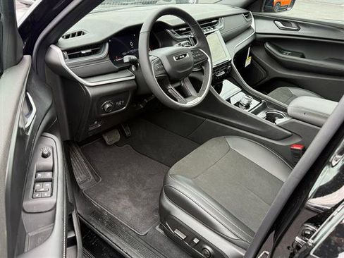 New 2025 Jeep Grand Cherokee L Altitude RWD image 4