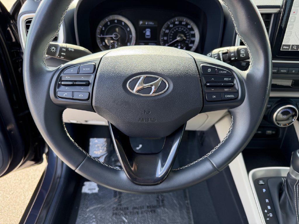 Used 2022 Hyundai Venue Limited FWD image 23