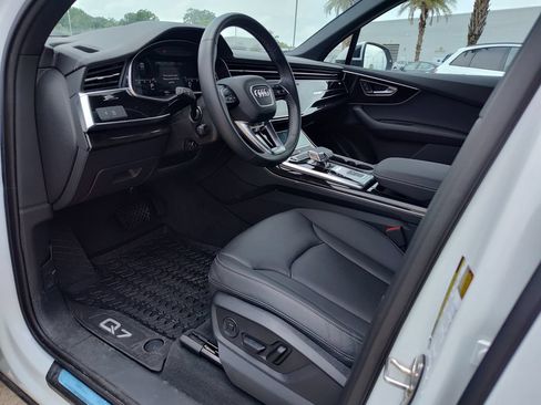 Used 2025 Audi Q7 2.0T Premium w/ Convenience Package AWD/4WD image 2