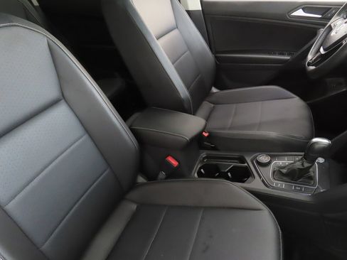 Used 2021 Volkswagen Tiguan SEL AWD/4WD image 28