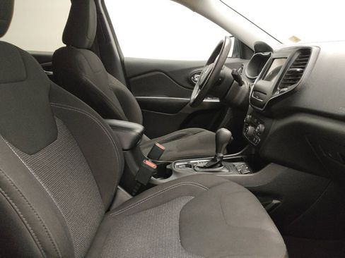 Used 2019 Jeep Cherokee Latitude w/ Popular Appearance Group image 21