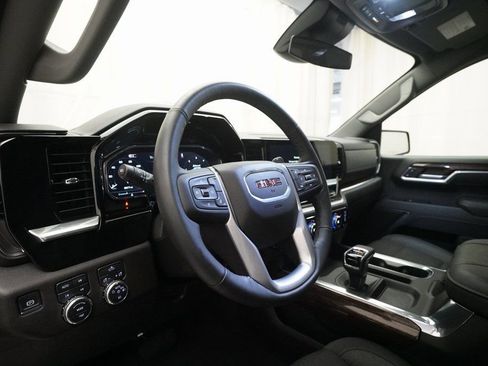 Used 2025 GMC Sierra 1500 Elevation image 8