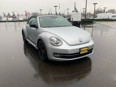 Used 2013 Volkswagen Beetle 2.0T image 7