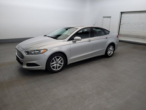 Used 2014 Ford Fusion SE FWD image 2