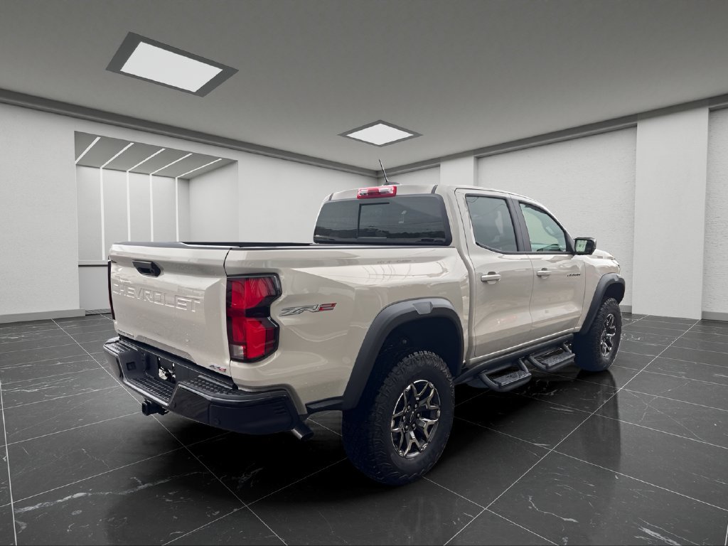 Used 2026 Chevrolet Colorado ZR2 w/ Technology Package AWD/4WD image 12
