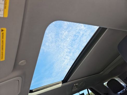 Used 2022 Ford Explorer XLT w/ Equipment Group 202A image 34