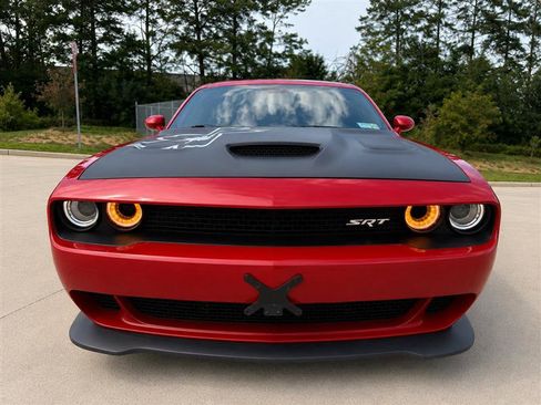 Used 2015 Dodge Challenger SRT Hellcat RWD image 2