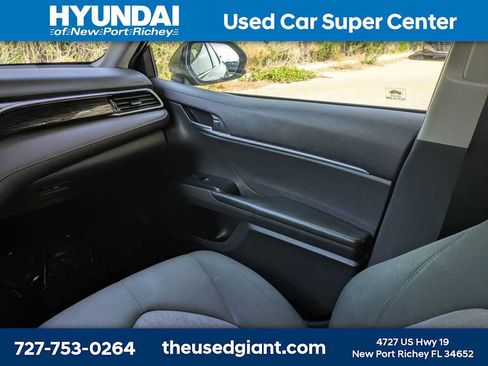 Used 2018 Toyota Camry LE FWD image 17