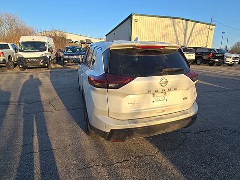 Used 2024 Nissan Rogue SV image 5