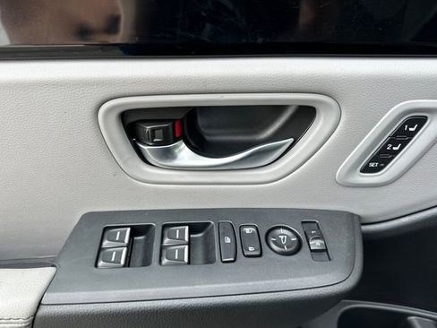 Used 2025 Honda Pilot Touring image 12