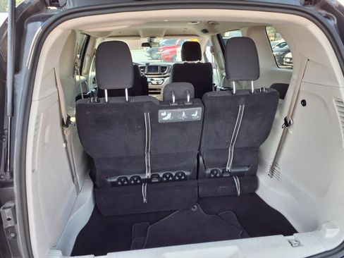 Used 2020 Chrysler Voyager LX image 23