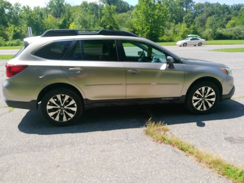 Used 2015 Subaru Outback 2.5i Limited AWD/4WD image 5