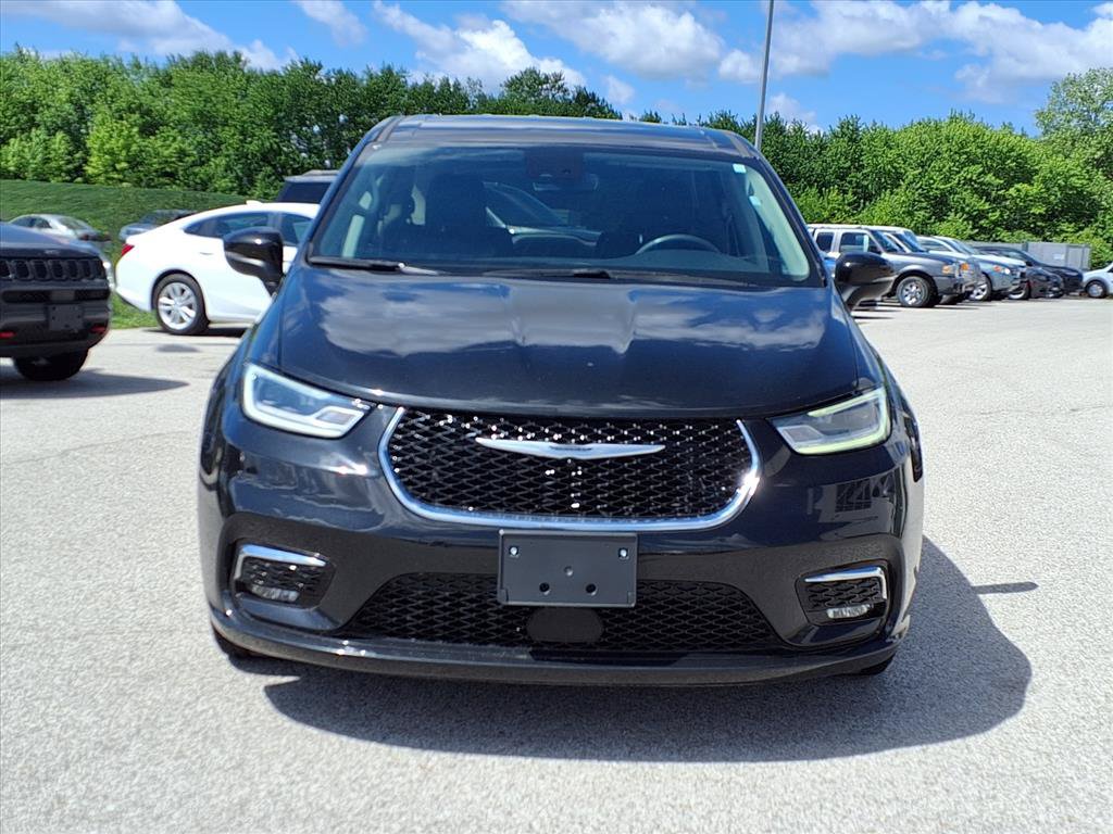 Used 2023 Chrysler Pacifica Touring-L FWD image 24