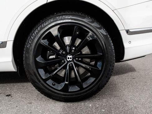 Used 2022 Bentley Bentayga image 7