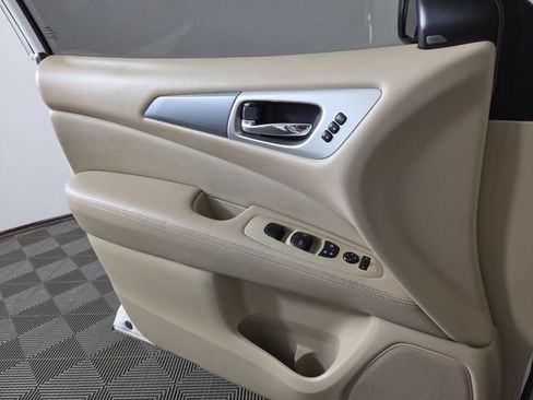 Used 2018 Nissan Pathfinder SL w/ SL Premium Package AWD/4WD image 32