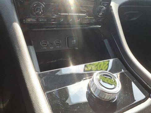 Used 2025 Jeep Grand Cherokee Laredo image 17