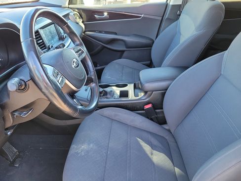 Used 2020 Kia Sorento LX w/ LX I4 Convenience Package image 3