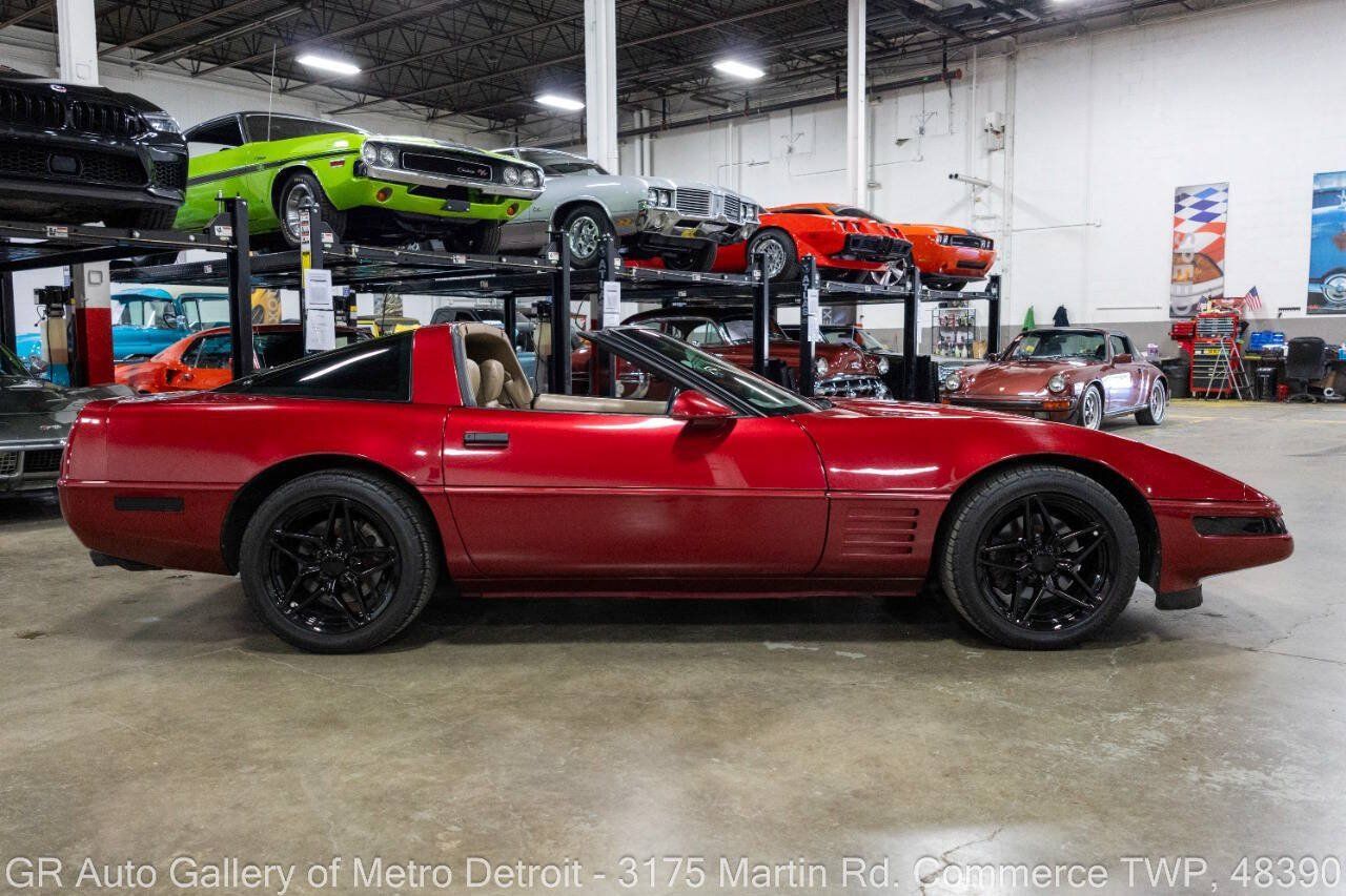 Used 1992 Chevrolet Corvette Coupe RWD image 9