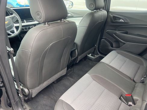 Used 2024 Chevrolet Trax LT w/ LT Convenience Package image 13