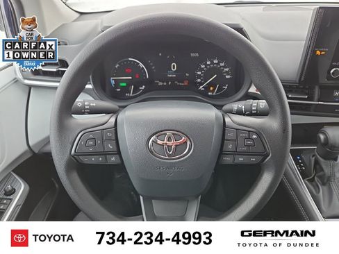 Used 2025 Toyota Sienna LE image 28