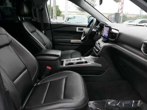 Used 2021 Ford Explorer XLT w/ Equipment Group 202A RWD image 29
