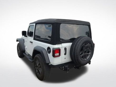 Used 2022 Jeep Wrangler Sport AWD/4WD image 9