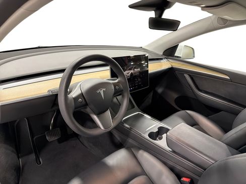 Certified 2023 Tesla Model Y AWD image 9