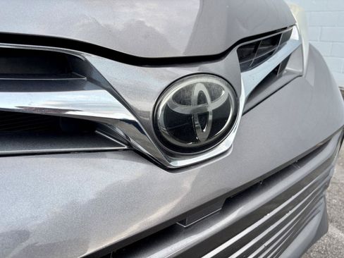 Used 2019 Toyota Sienna XLE Premium FWD image 31
