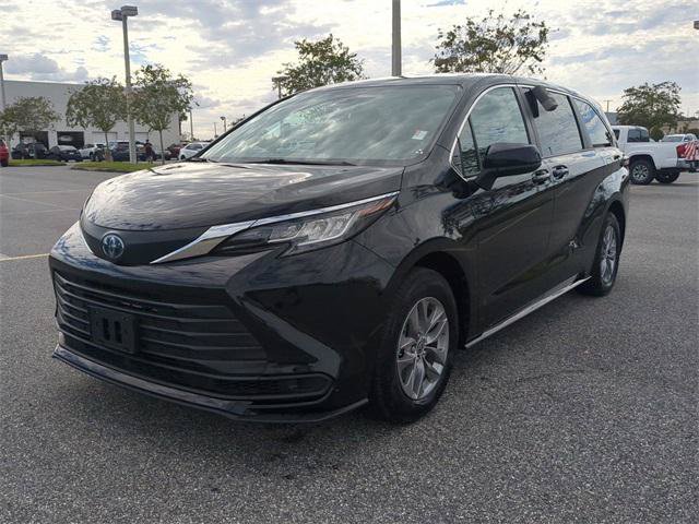 Certified 2022 Toyota Sienna LE FWD image 8